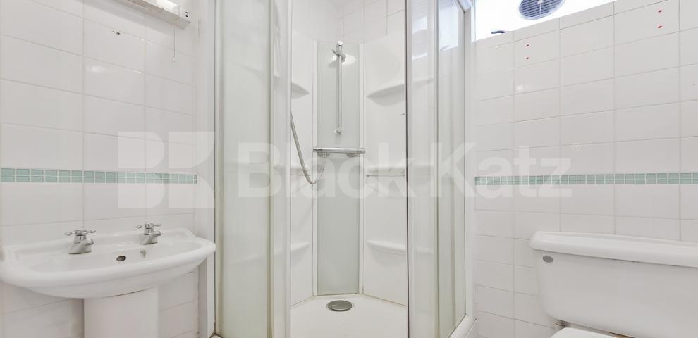 			LET , 5 Bedroom, 2 bath, 1 reception House			 Searles Road, Borough